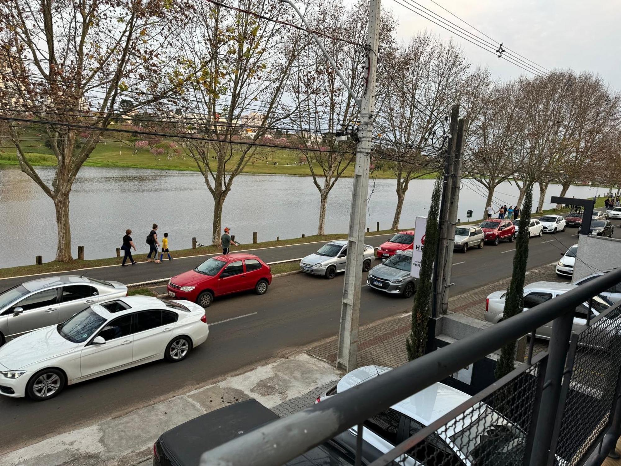 Apartment Com E Banheiro Em Frente Ao Parque Do Acomoda Ate 4 Pessoas 2 Camas *