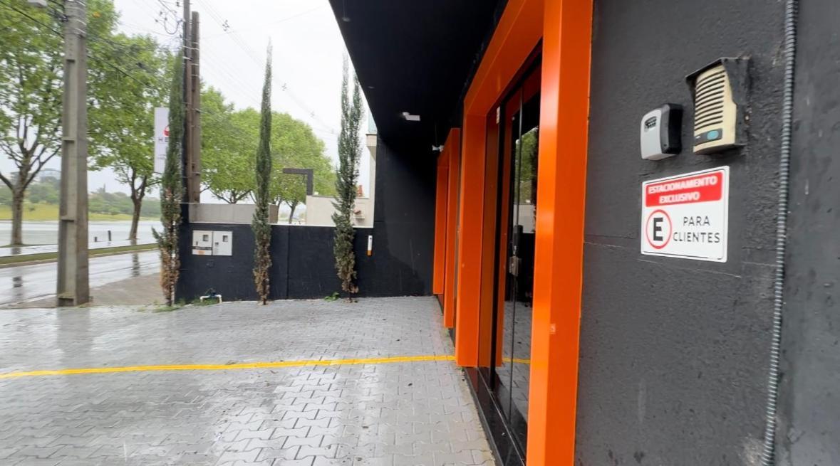 Com E Banheiro Em Frente Ao Parque Do Acomoda Ate 4 Pessoas 2 Camas Apartment