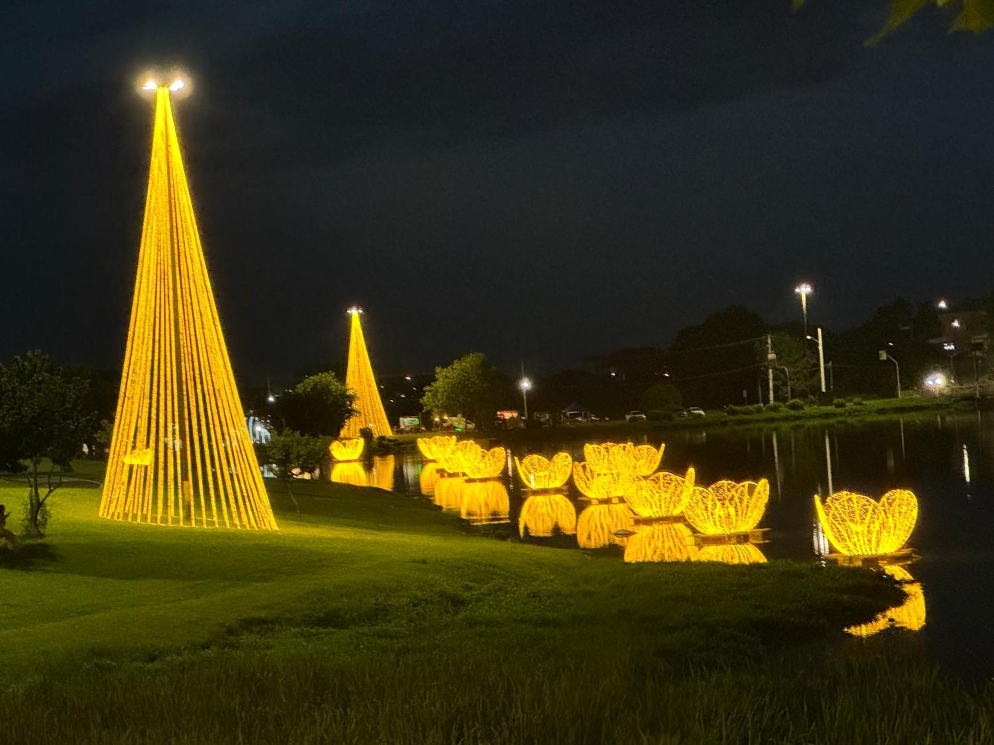Com E Banheiro Em Frente Ao Parque Do Acomoda Ate 4 Pessoas 2 Camas Apartment