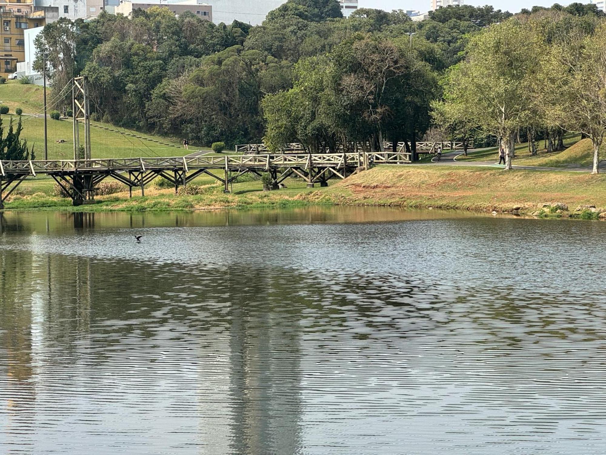 Com E Banheiro Em Frente Ao Parque Do Acomoda Ate 4 Pessoas 2 Camas
