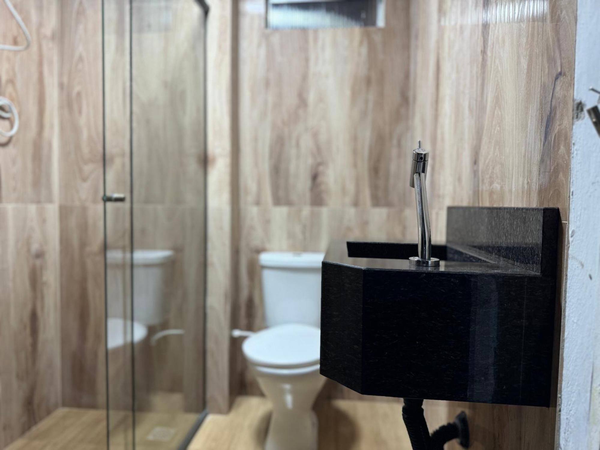 Apartamento Com E Banheiro Em Frente Ao Parque Do Acomoda Ate 4 Pessoas 2 Camas *