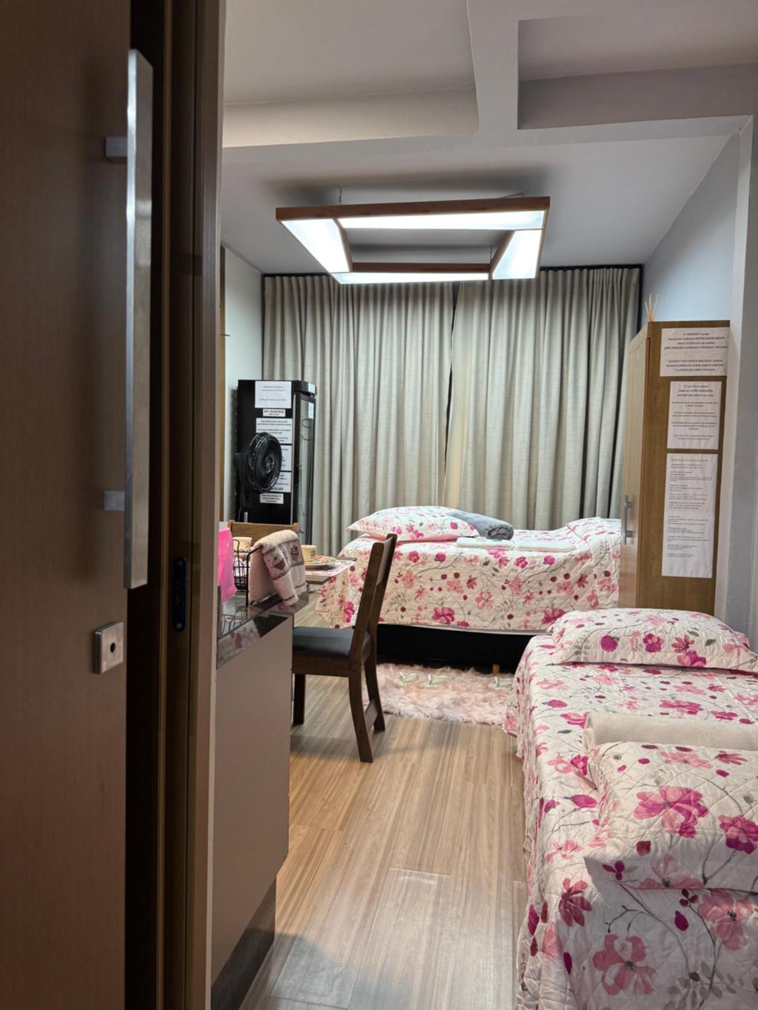 Com E Banheiro Em Frente Ao Parque Do Acomoda Ate 4 Pessoas 2 Camas Apartamento Guarapuava